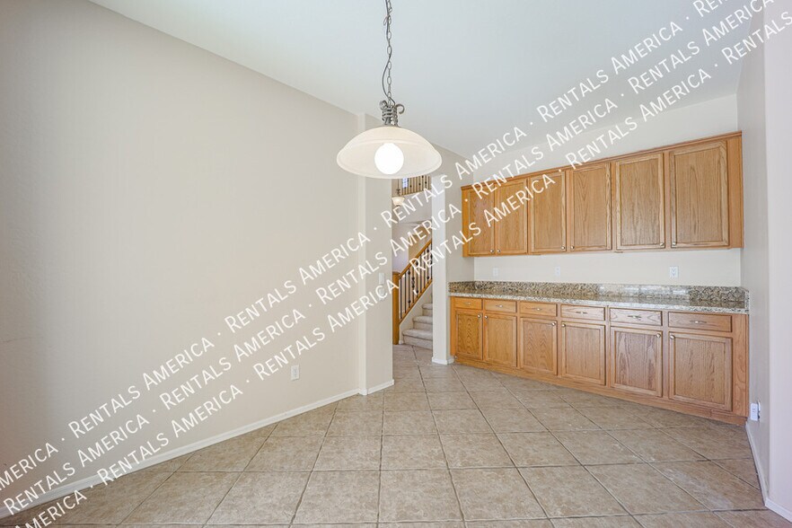 Building Photo - 3854 E Parkview Dr