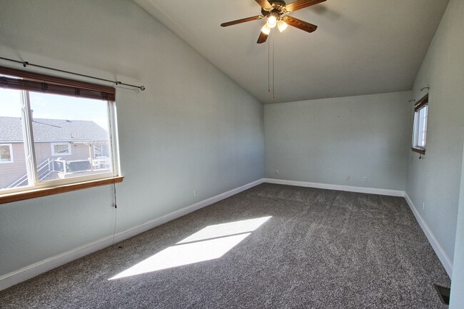 Building Photo - 4 bed 3.5 bath Founders home