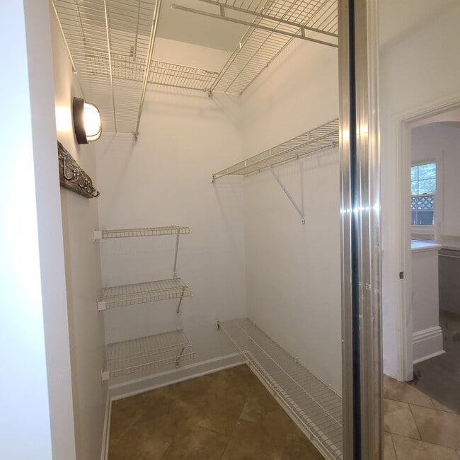 Building Photo - 309 Lake St