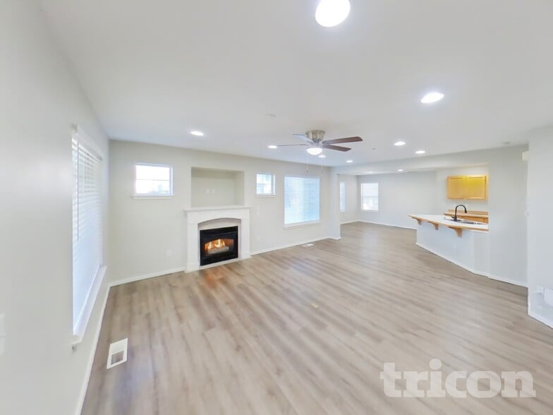 Building Photo - 2213 Anderson Ave