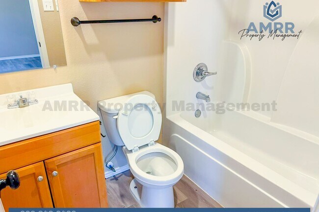 Building Photo - 1301 E 16th St