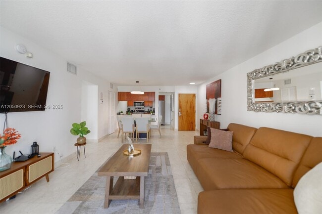 Building Photo - 1200 Brickell Bay Dr