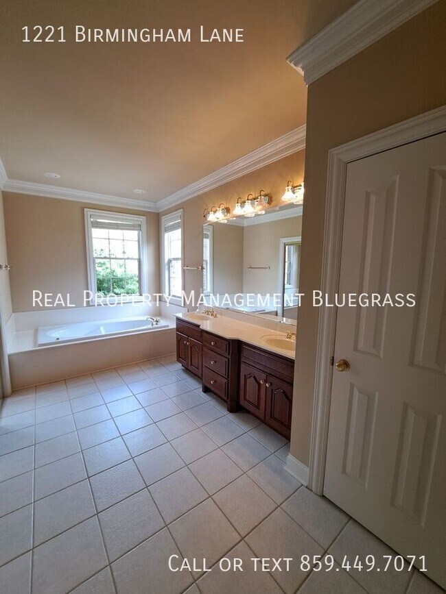 Building Photo - 1221 Birmingham Ln