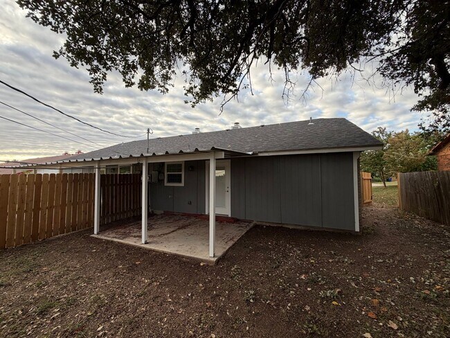 Building Photo - 308 Sorrell Dr