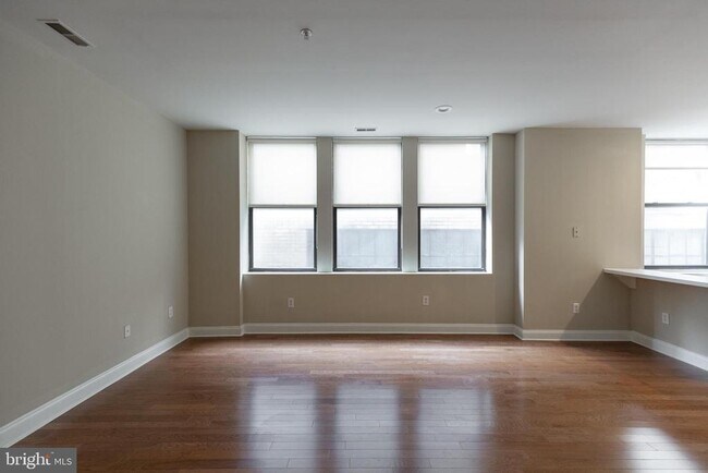 Building Photo - 220 S 16th St