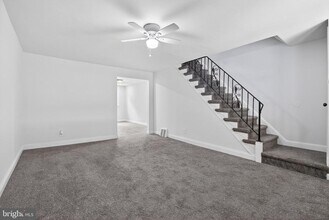 Building Photo - 125 W 21st St