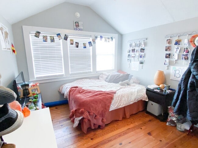 Building Photo - 722 Sunset Dr