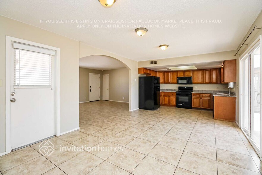 Building Photo - 3526 S Shafer Dr