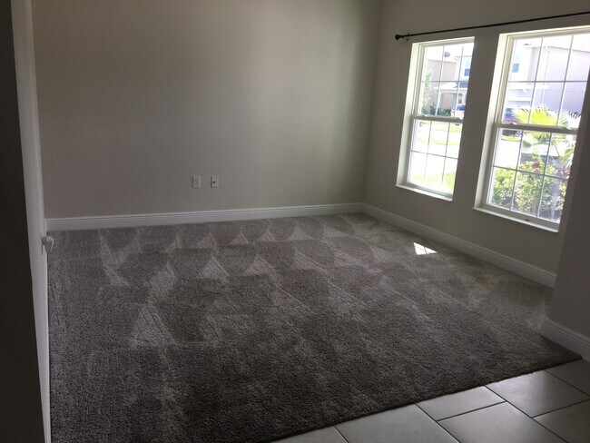 Building Photo - 2510 Sanderling St