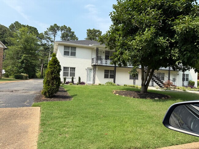 Building Photo - 1914 St James Dr