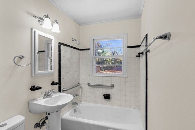 Building Photo - 3504 Powell St