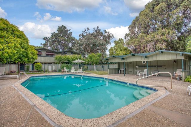 Building Photo - 278 Monroe Dr