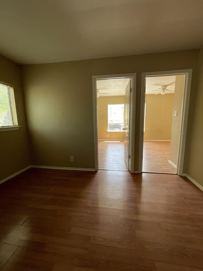 Building Photo - 9931 Village Briar