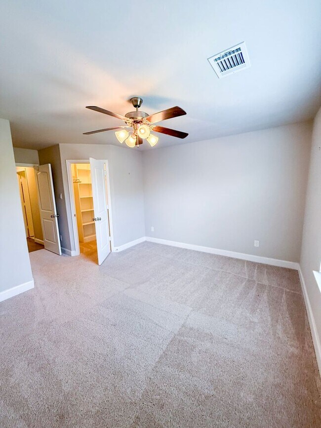 Building Photo - Come view this home located in the heart o...