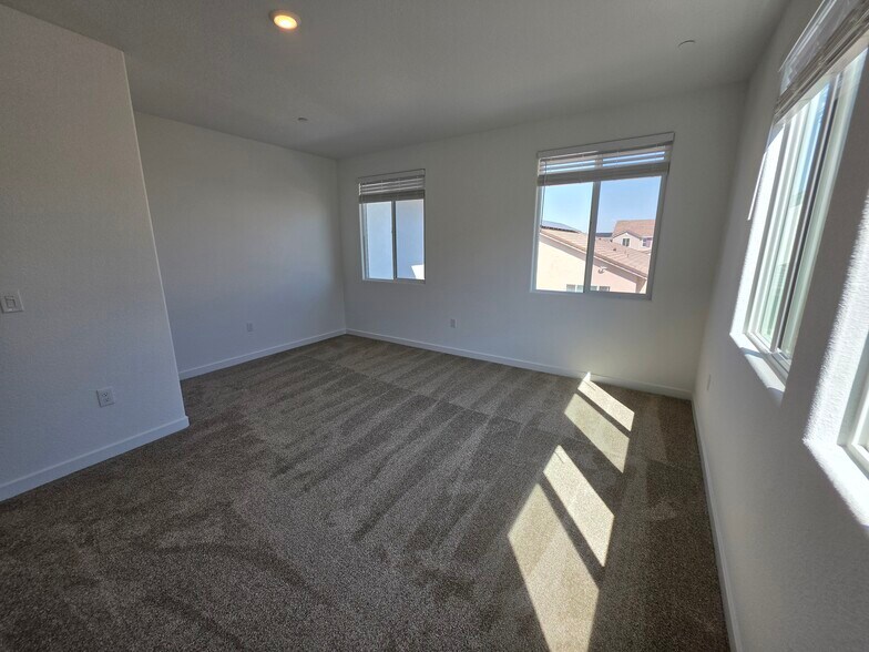 Building Photo - 10221 Terra Franca Way
