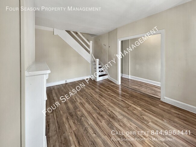 Building Photo - 306 S Locust St