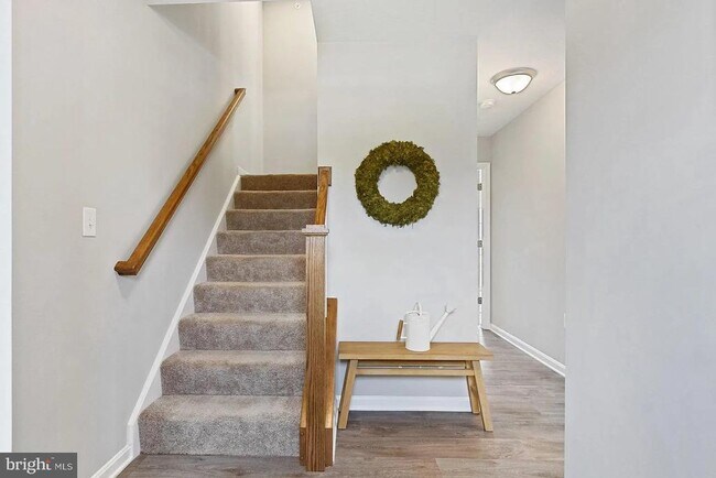 Building Photo - 326 Avon Dr