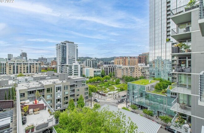 Building Photo - Pinnacle Condominiums - Pearl District ope...