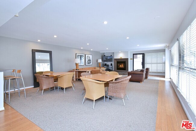 Building Photo - 11640 Woodbridge St