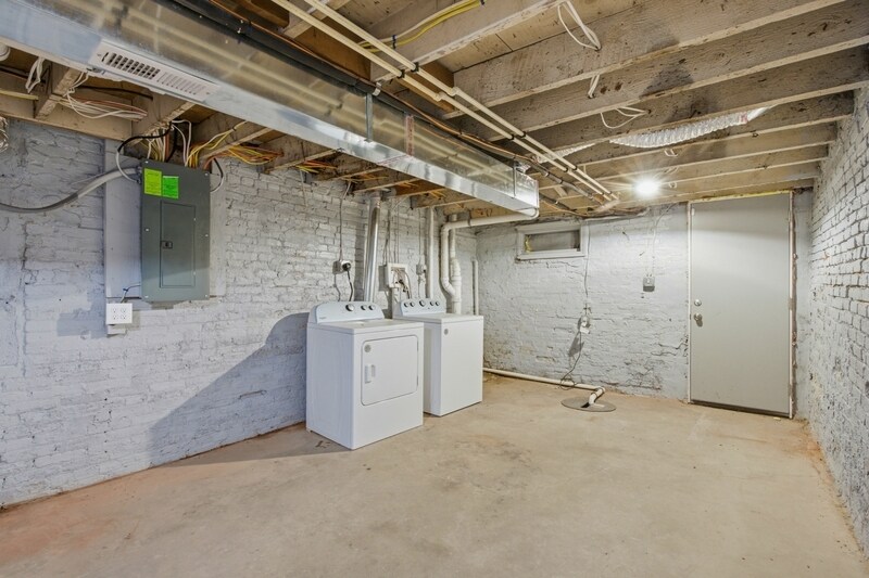 Building Photo - 719 E 20th St