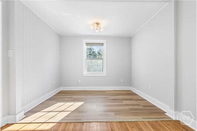 Building Photo - 2140 E 42nd St