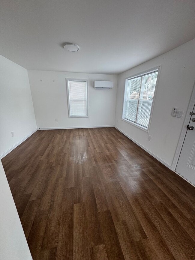 Building Photo - Spacious 1 Bedroom 1 Bathroom House in Madisonville, KY