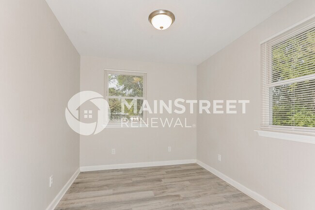Building Photo - 11 Redwood Dr