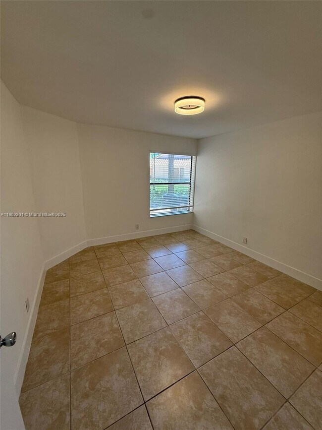 Building Photo - 2846 S University Dr
