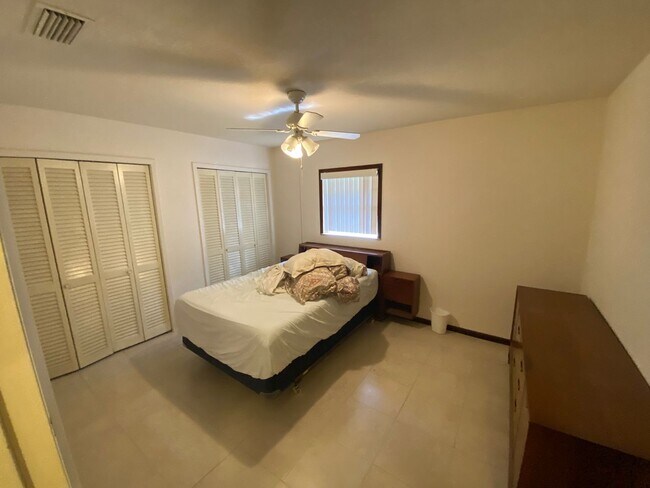 Building Photo - Family and pet friendly ANNUAL LEASE just ...