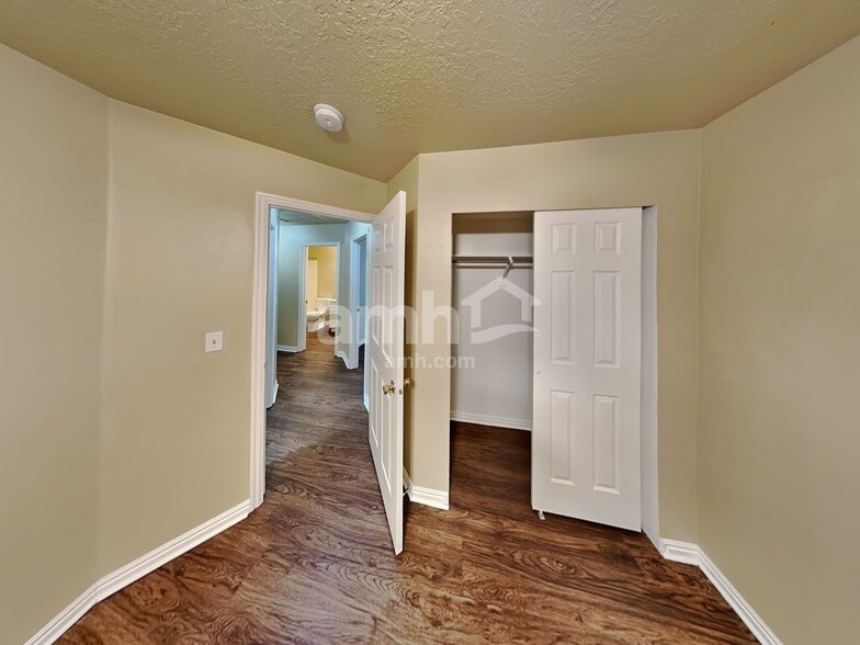 Building Photo - 536 S 925 E