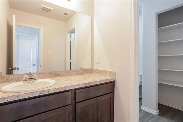 Building Photo - 5513 Shore Point Trl