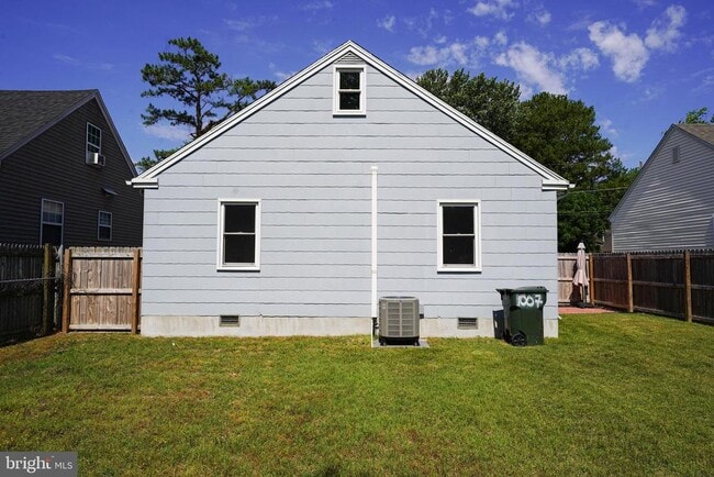 Building Photo - 1007 Spring Ave