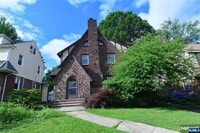 Building Photo - 328 Demott Ave