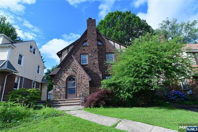 Primary Photo - 328 Demott Ave