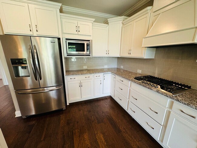 Building Photo - 2-Level Condo in Five Oaks of Lebanon