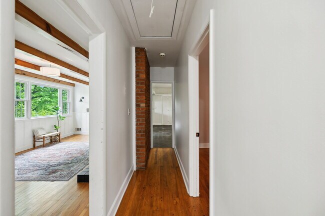 Building Photo - 1155 Ridge Hill Rd