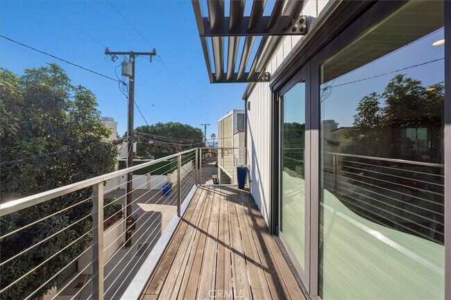 Building Photo - 760 Manhattan Beach Blvd