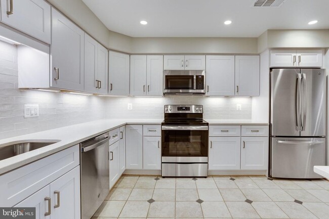 Building Photo - 2313 McGregor Ct