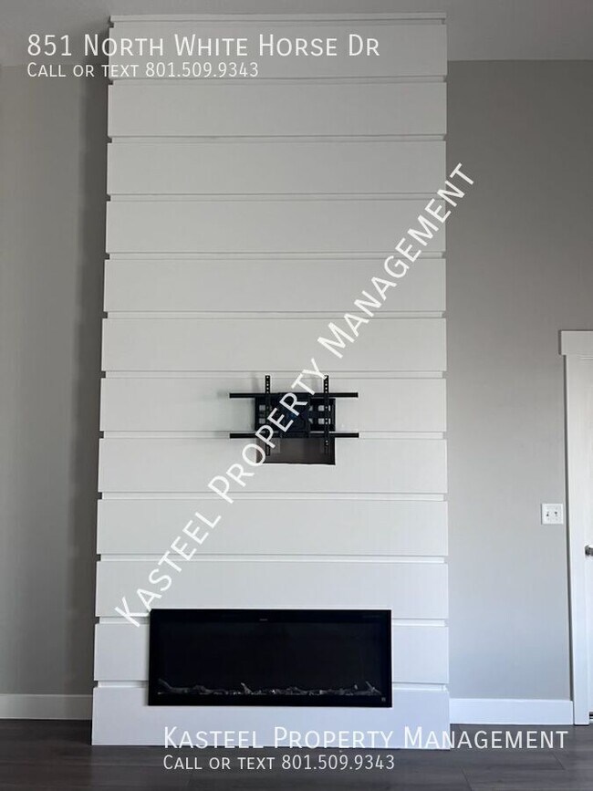 Building Photo - 851 White Horse Dr
