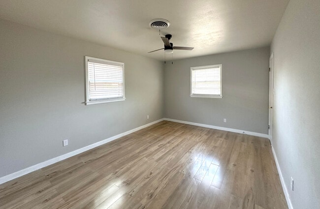 Building Photo - 2009 43rd St