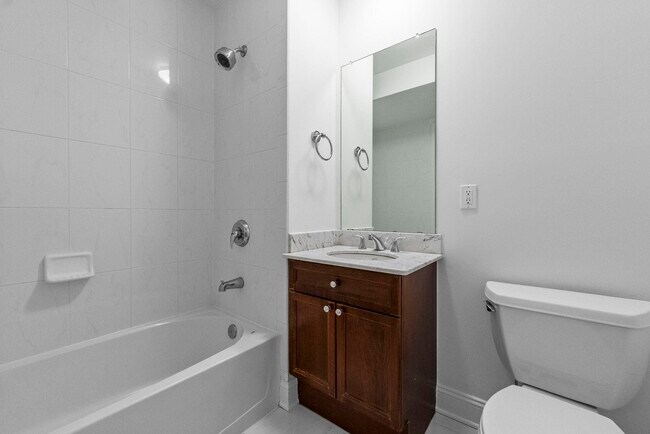 Building Photo - 812 Grand St