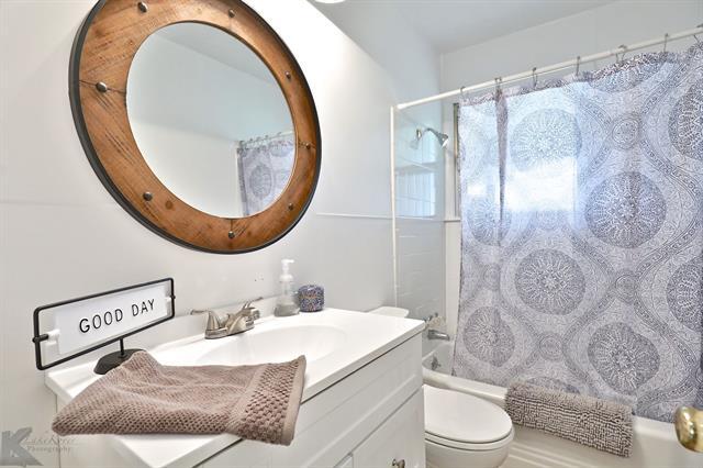 Building Photo - 5489 Encino Rd