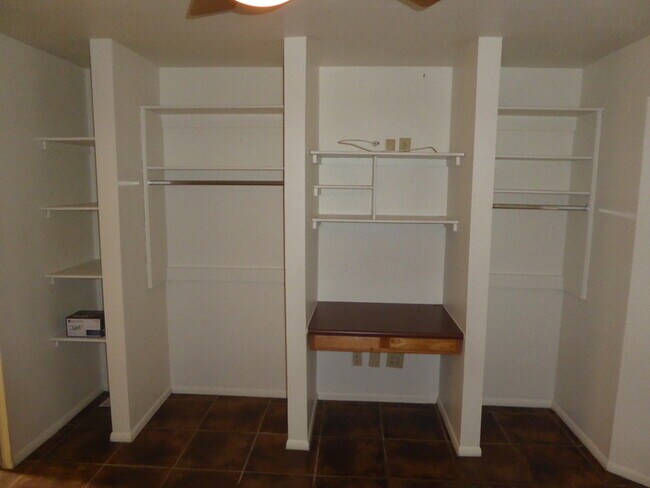 Building Photo - 820 W University Dr