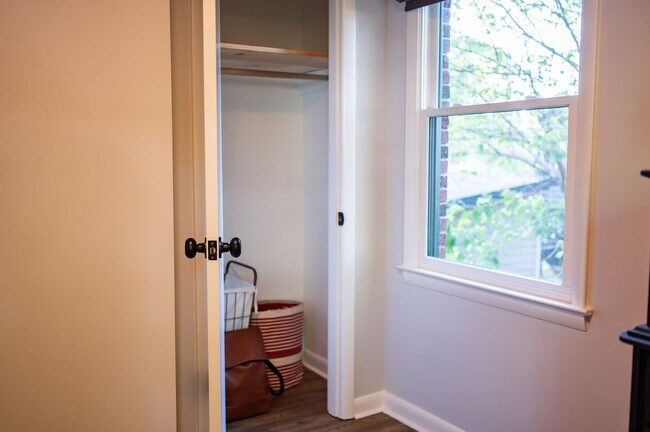 Building Photo - 926 Herrin Ave