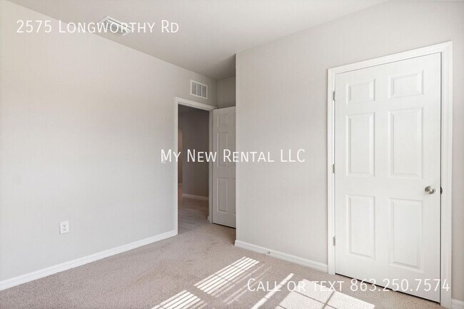 Building Photo - 2575 Longworthy Rd