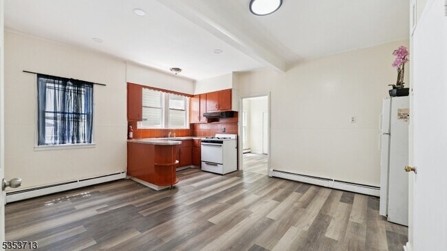 Building Photo - 253 Franklin St