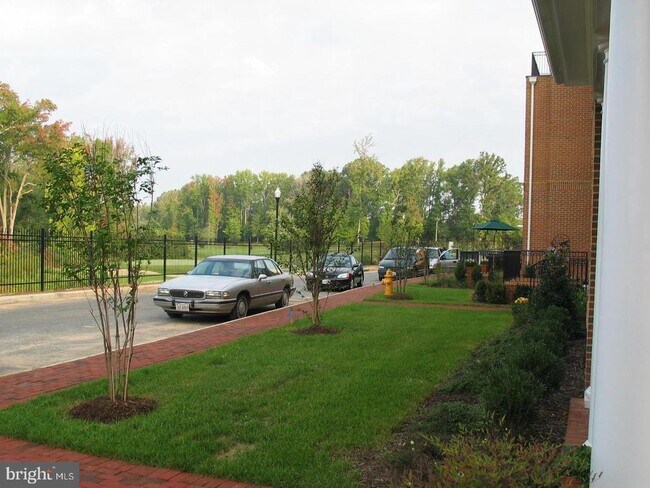 Building Photo - 705 Vestal St