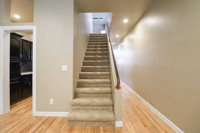 Building Photo - 1 Bed | 1.5 Bath Near Downtown Tulsa!
