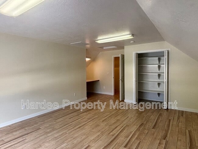 Building Photo - 2252 N Oconner Ave