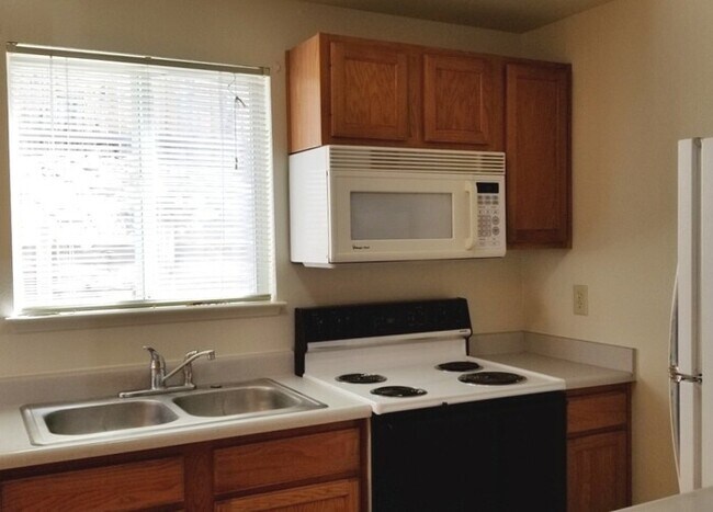 Building Photo - Town Home For Rent in Carson City